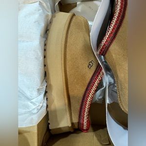 UGG Tazz platform slipper chestnut size 7. BRAND NEW IN BOX